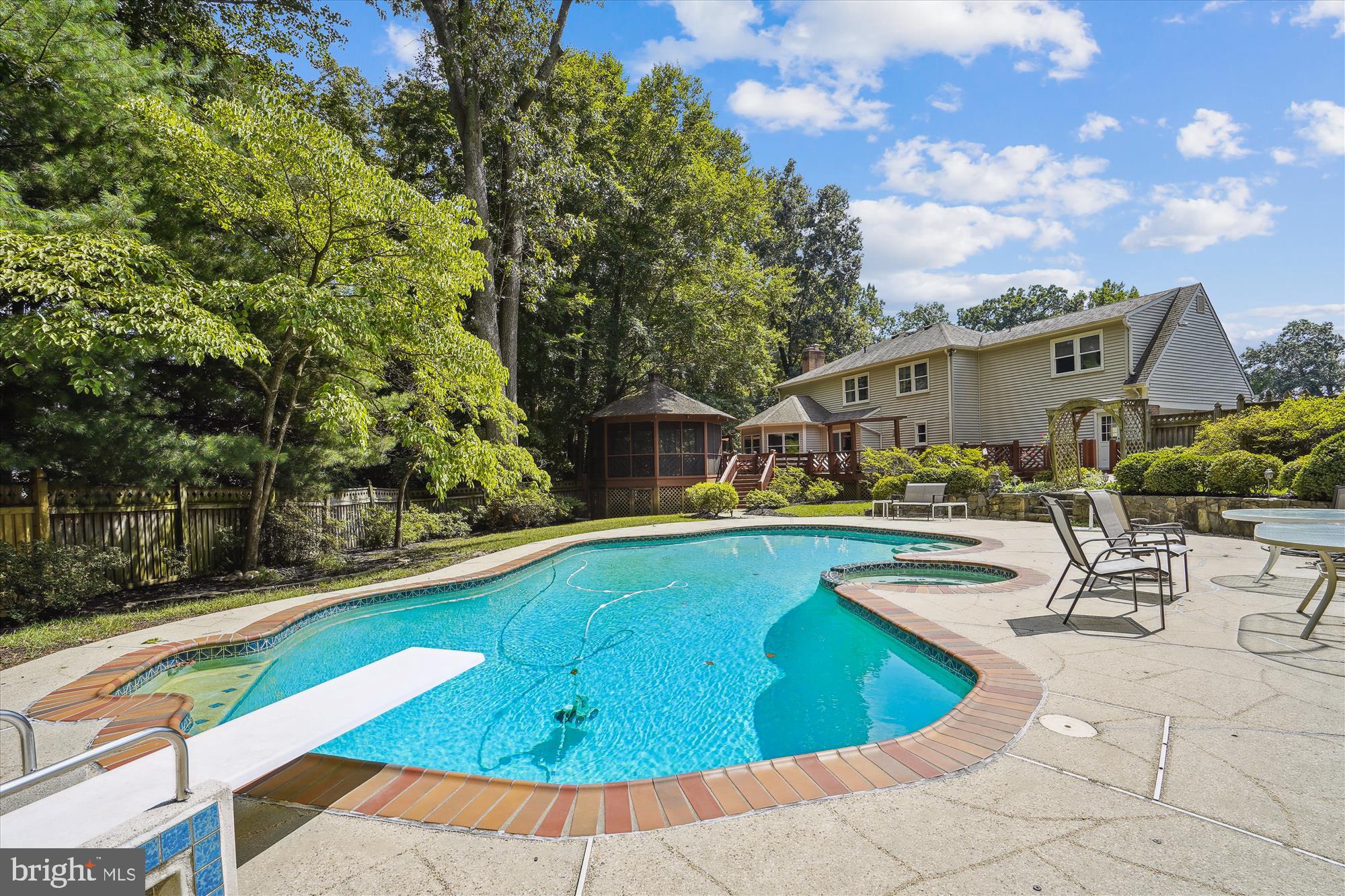 11689 Hollyview Dr