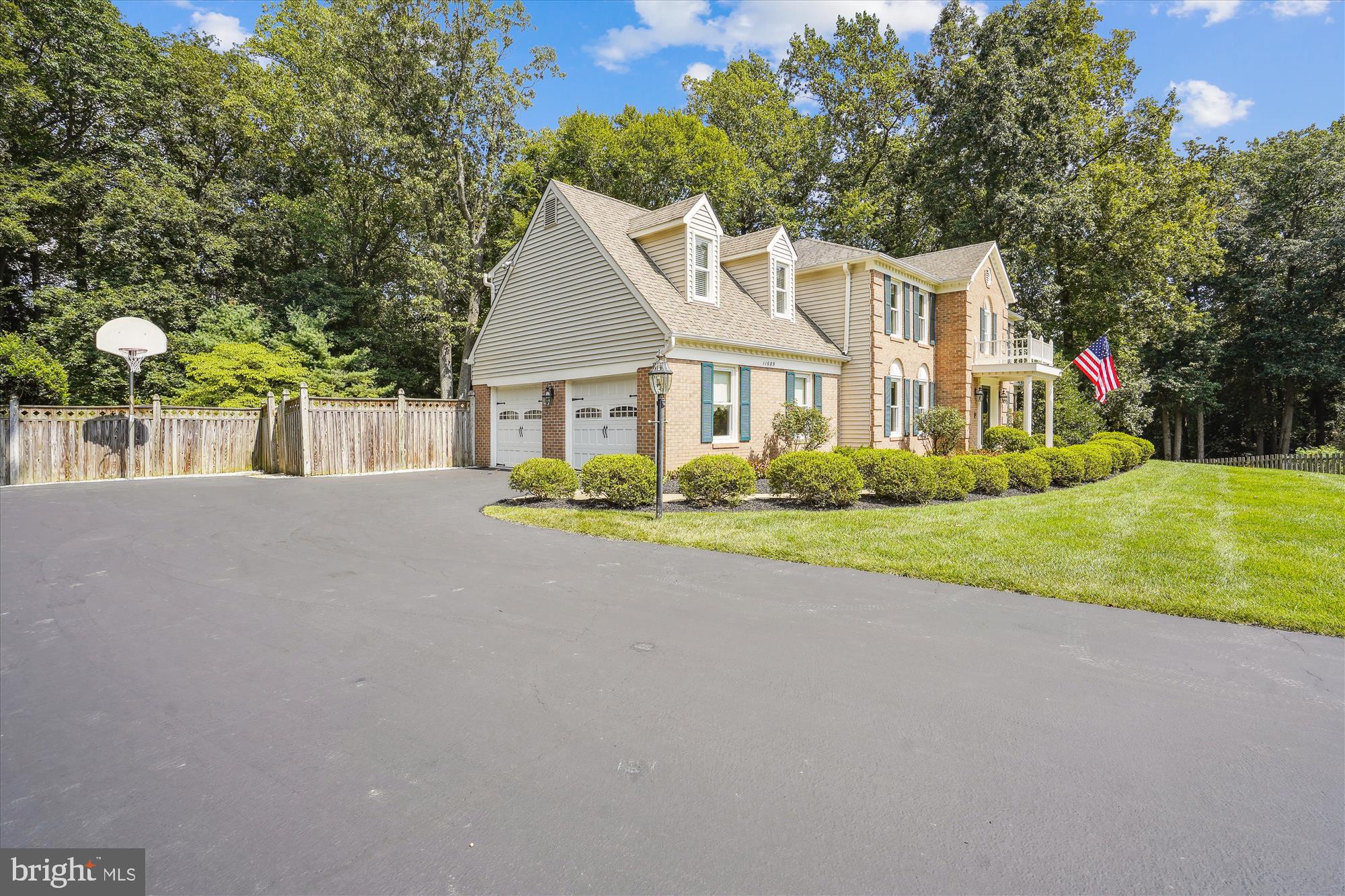 11689 Hollyview Dr