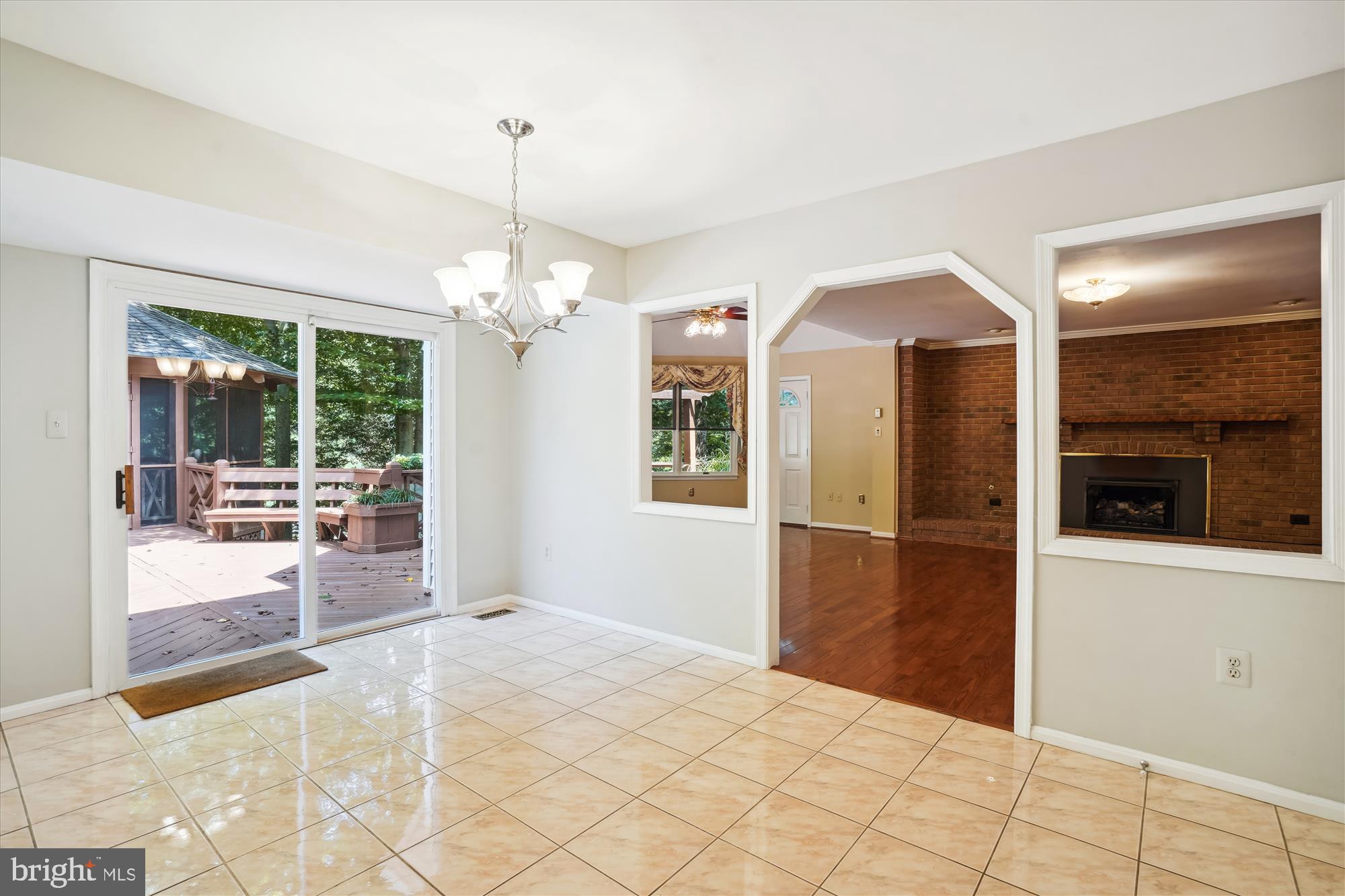 11689 Hollyview Dr