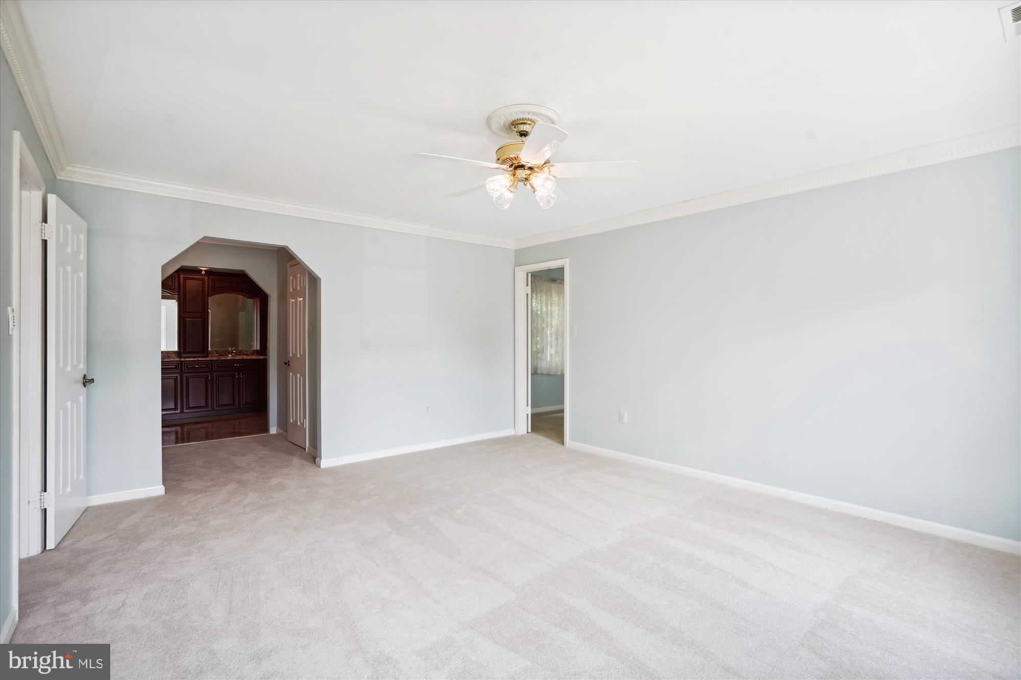 11689 Hollyview Dr
