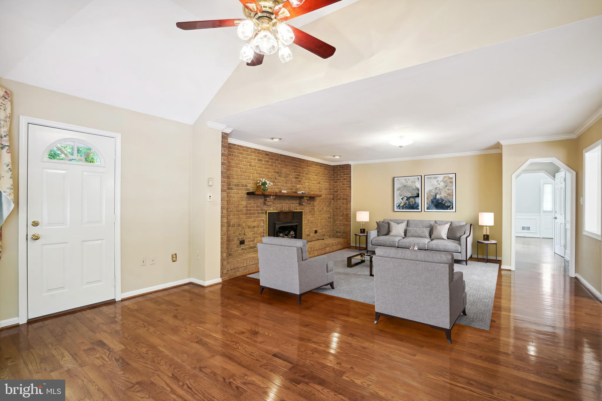 11689 Hollyview Dr