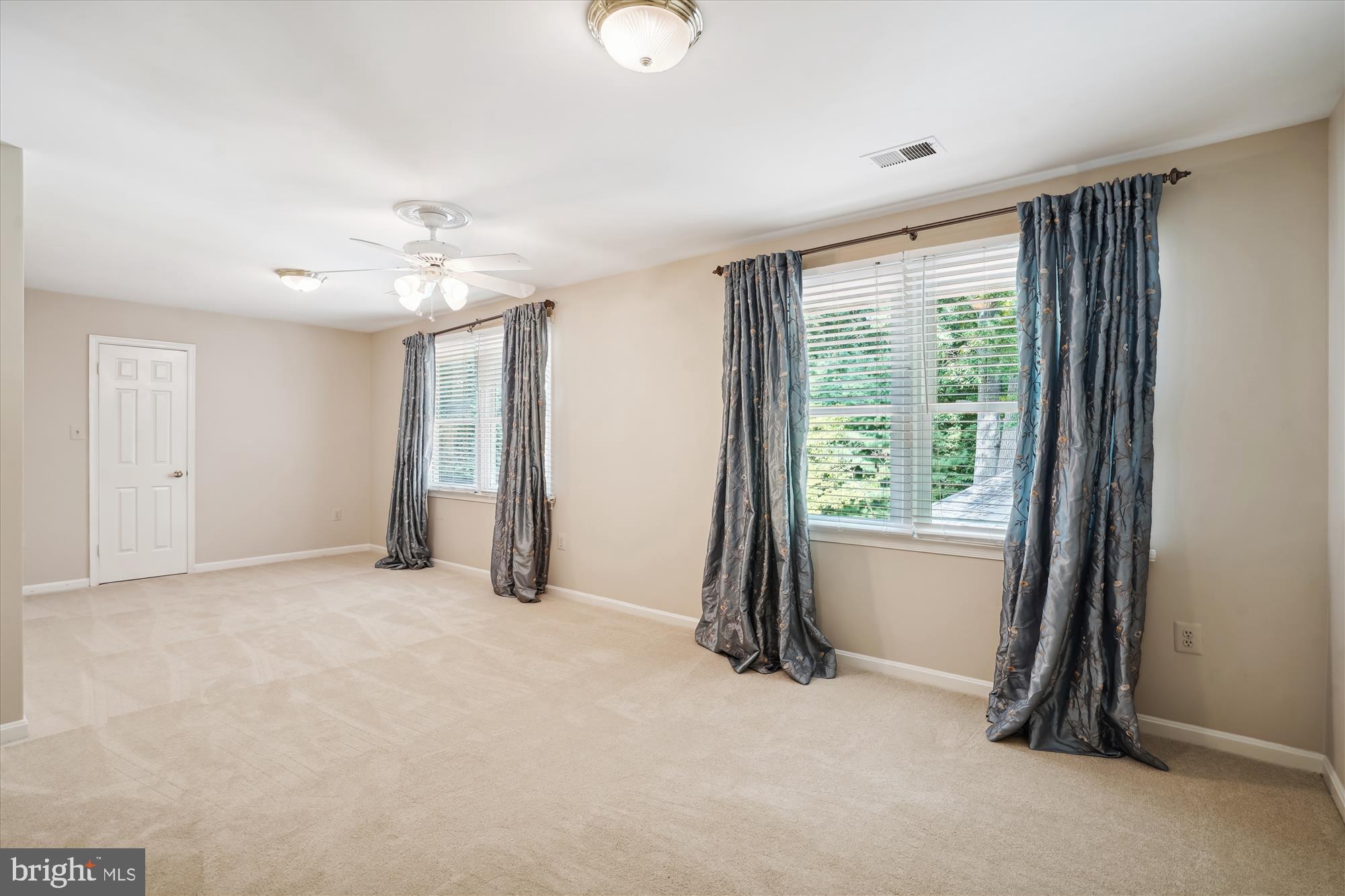 11689 Hollyview Dr