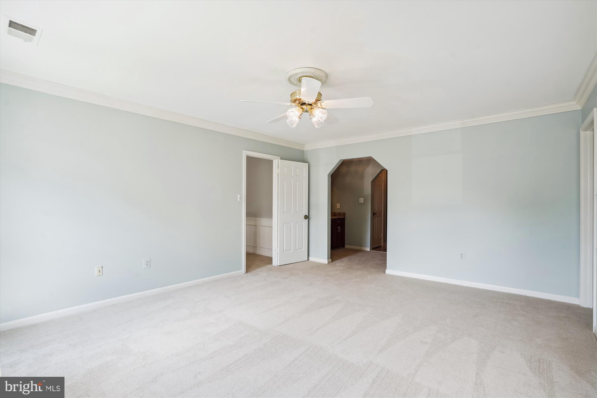 11689 Hollyview Dr