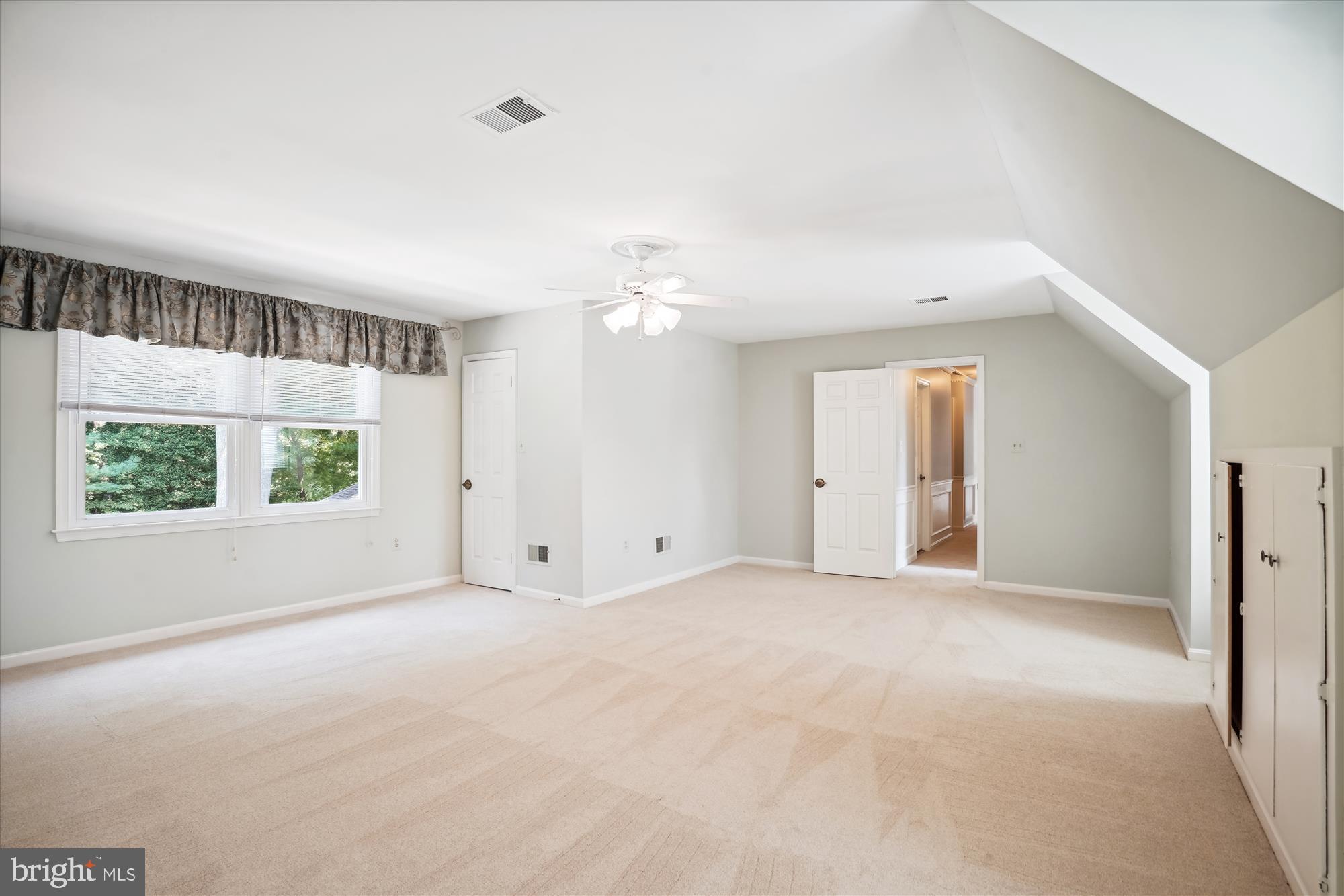 11689 Hollyview Dr