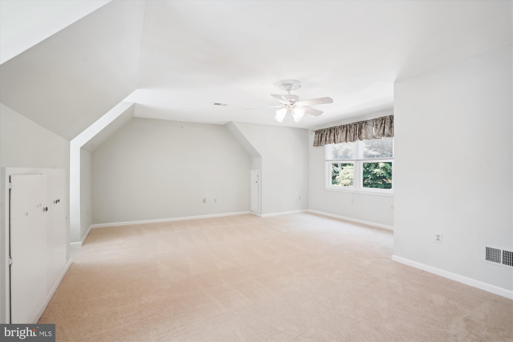 11689 Hollyview Dr