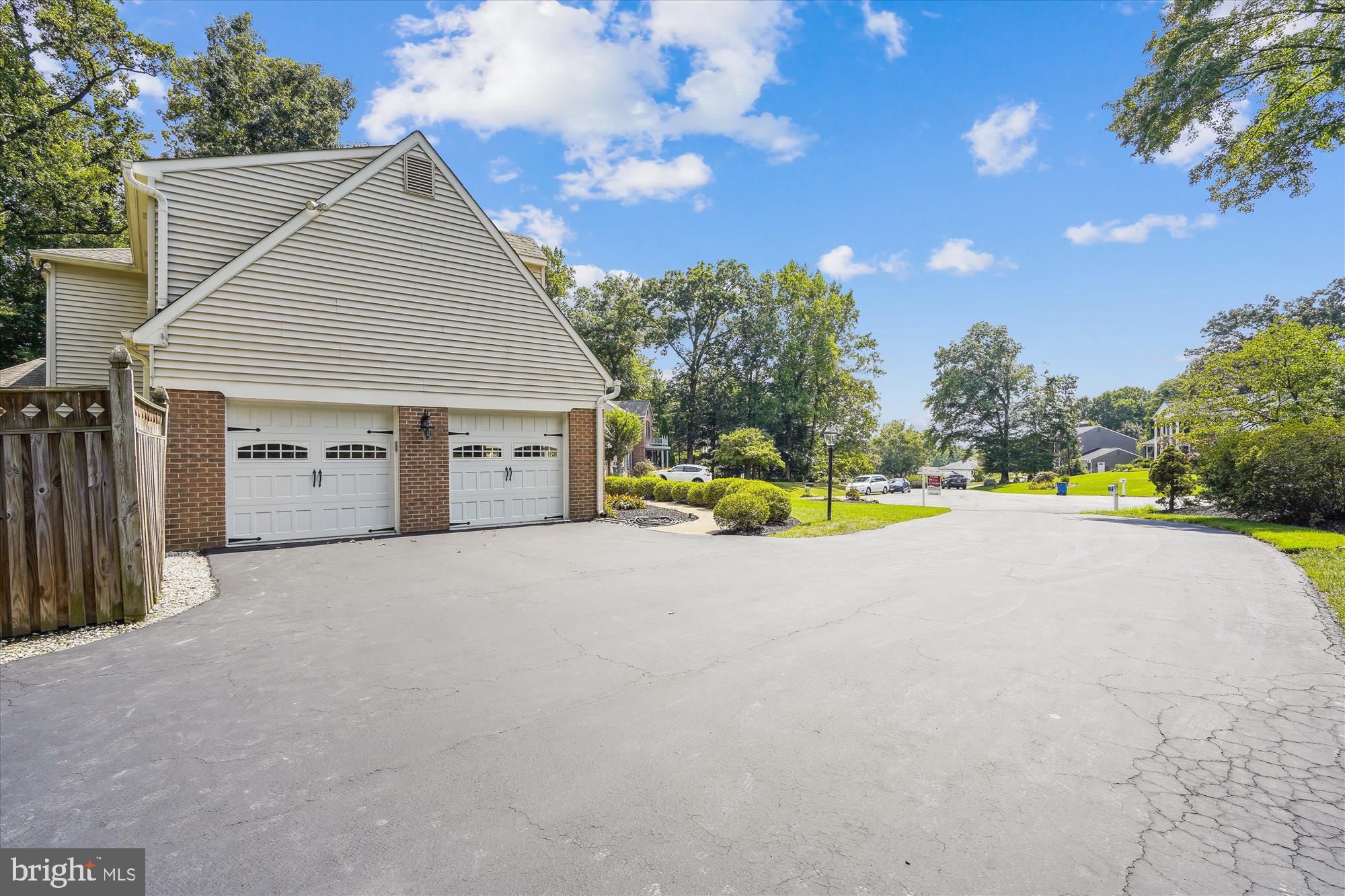 11689 Hollyview Dr