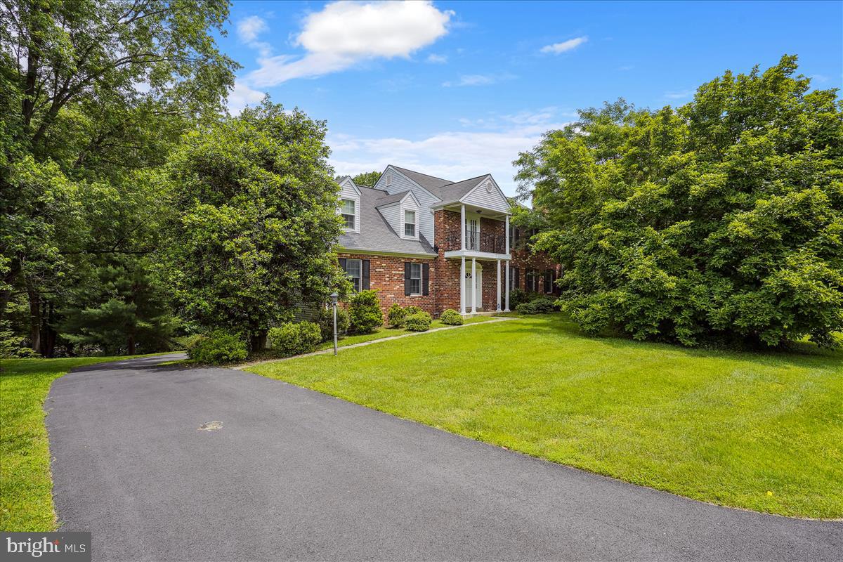 9708 LOCUST HILL DR