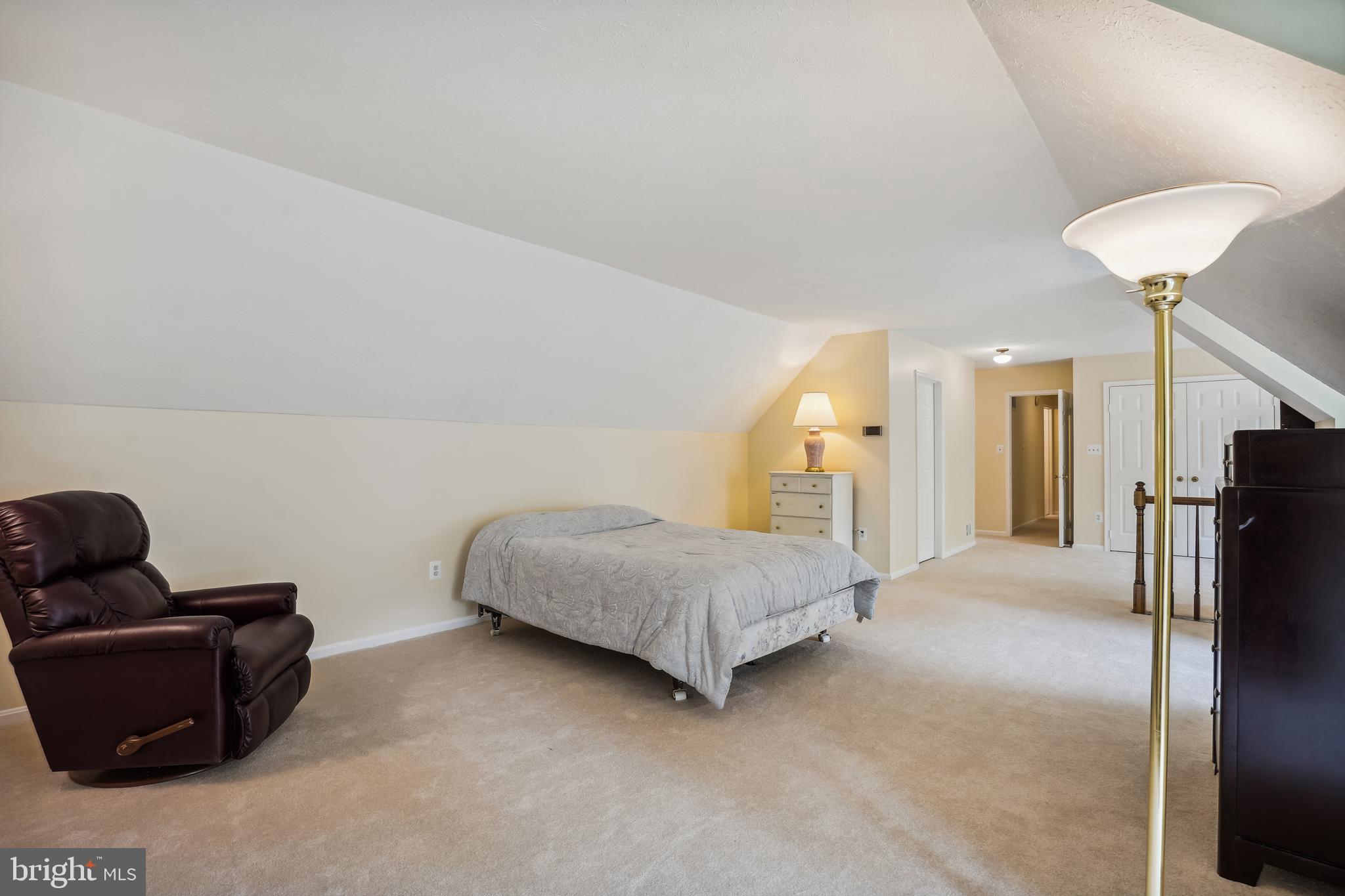 9708 LOCUST HILL DR