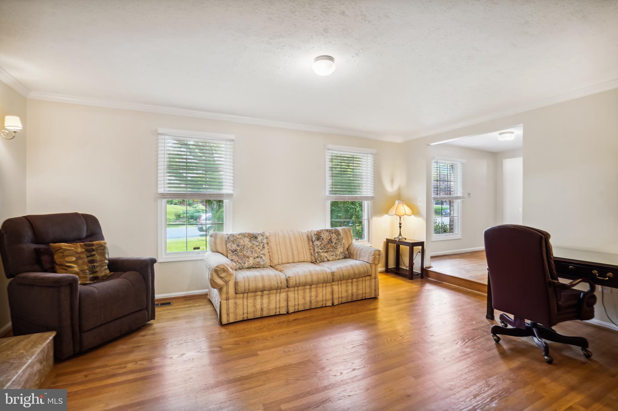 9708 LOCUST HILL DR
