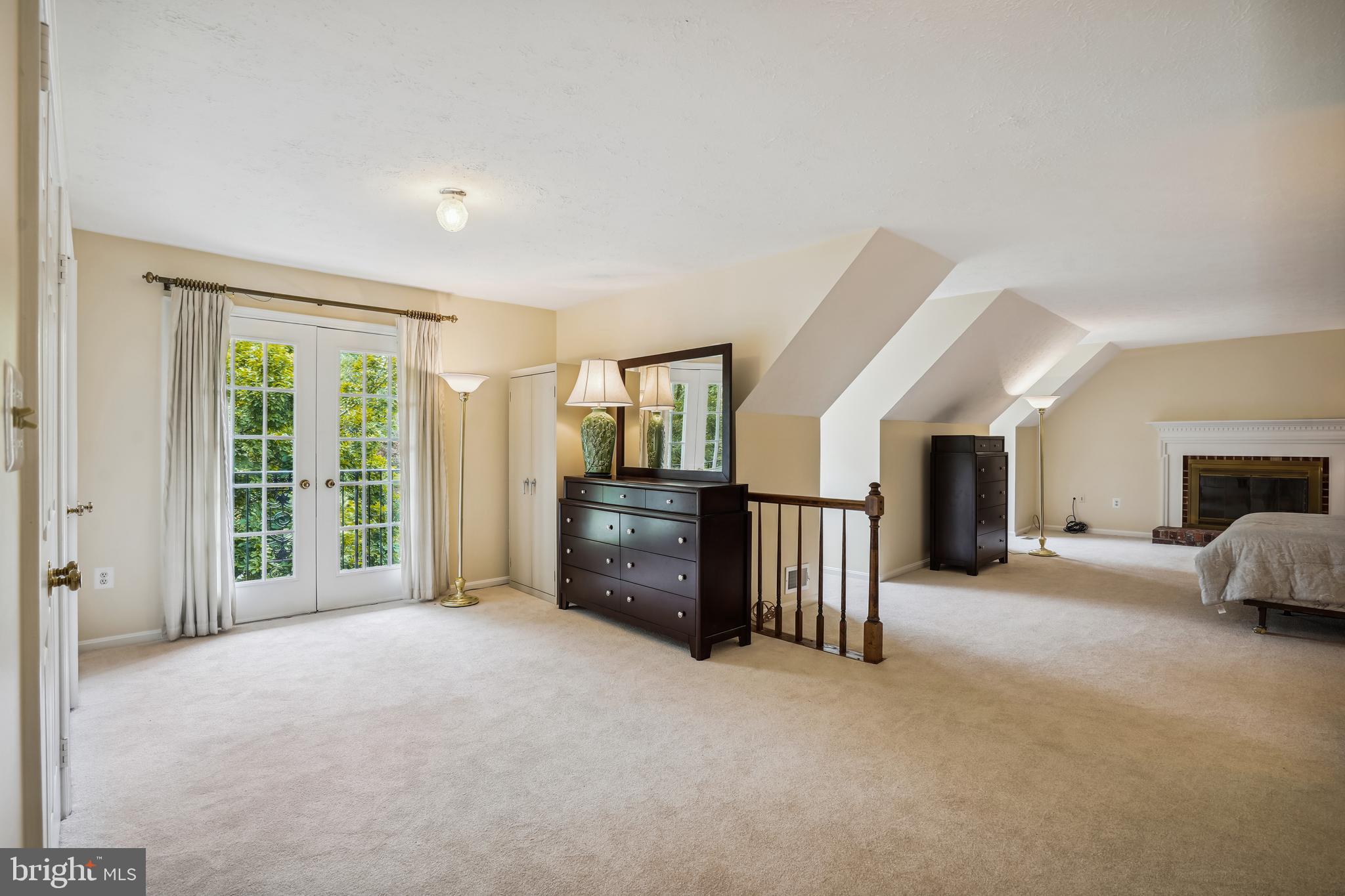 9708 LOCUST HILL DR
