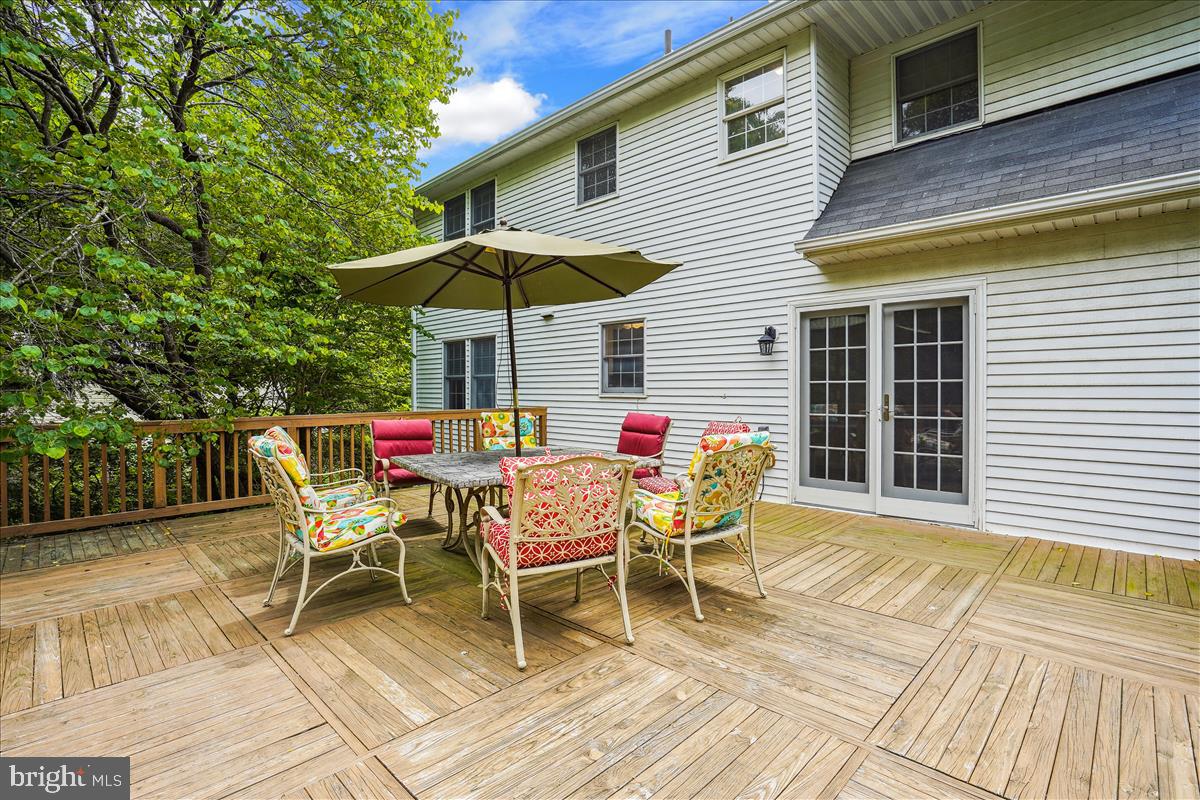 9708 LOCUST HILL DR