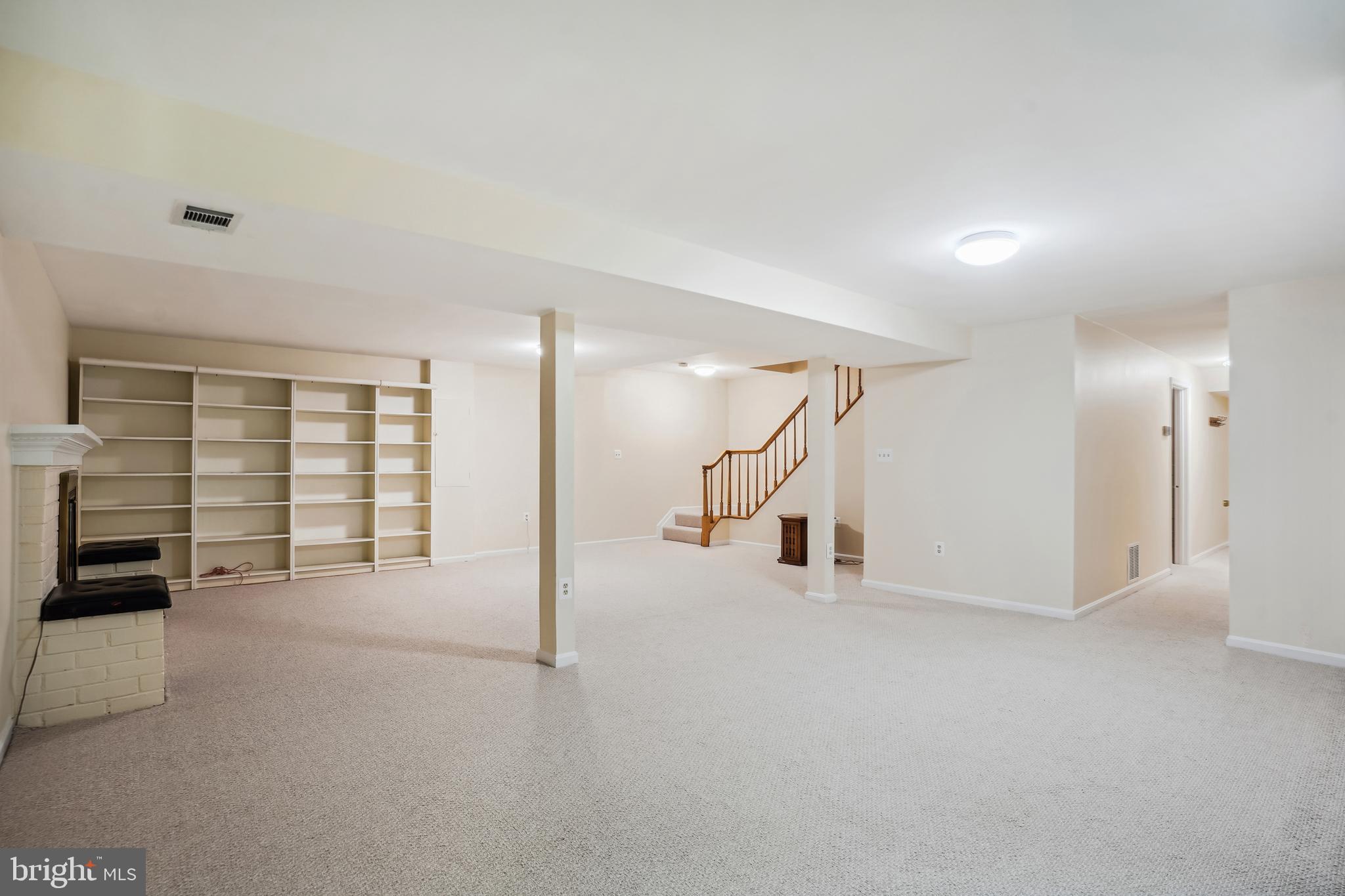 9708 LOCUST HILL DR