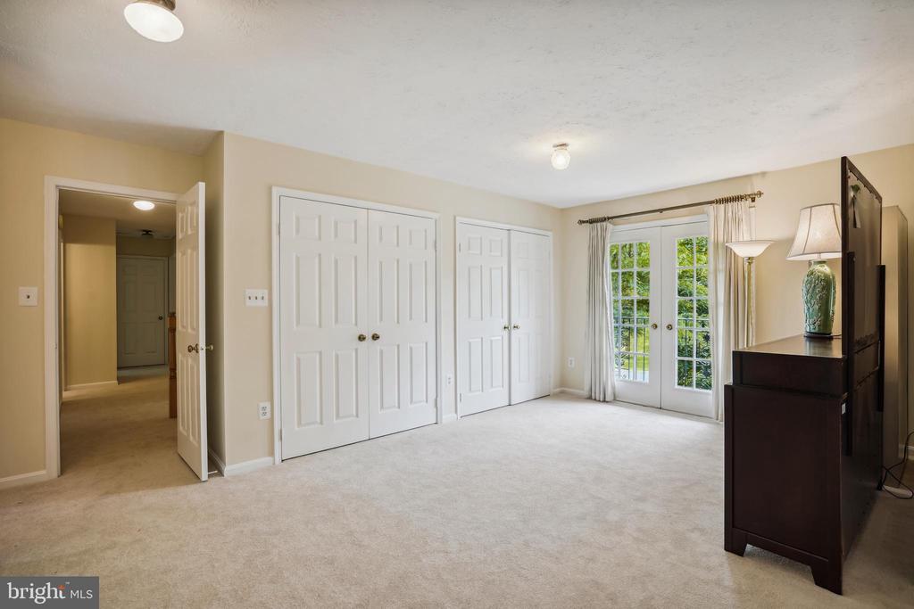 9708 LOCUST HILL DR
