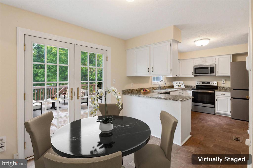 9708 LOCUST HILL DRIVE