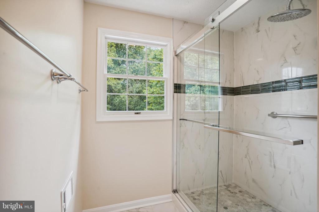 9708 LOCUST HILL DRIVE