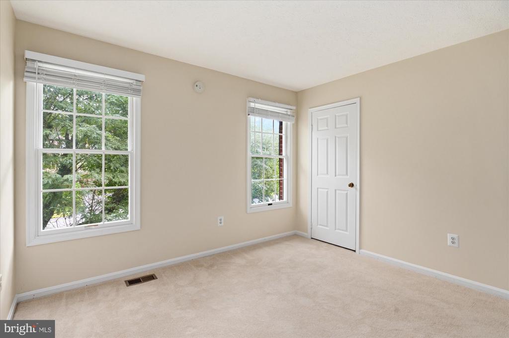 9708 LOCUST HILL DRIVE