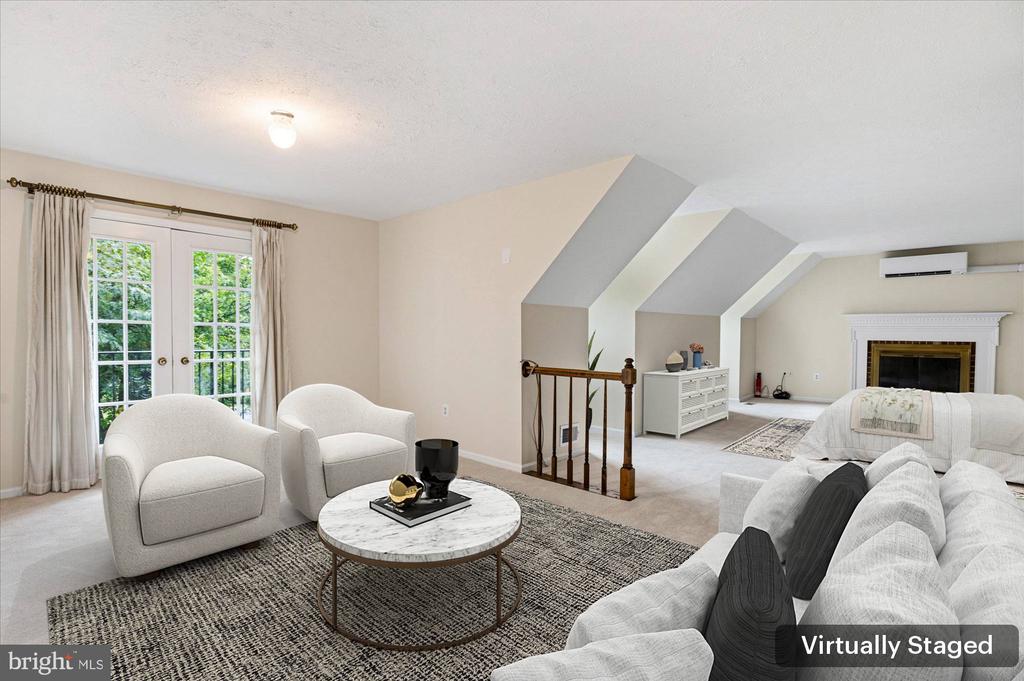 9708 LOCUST HILL DRIVE
