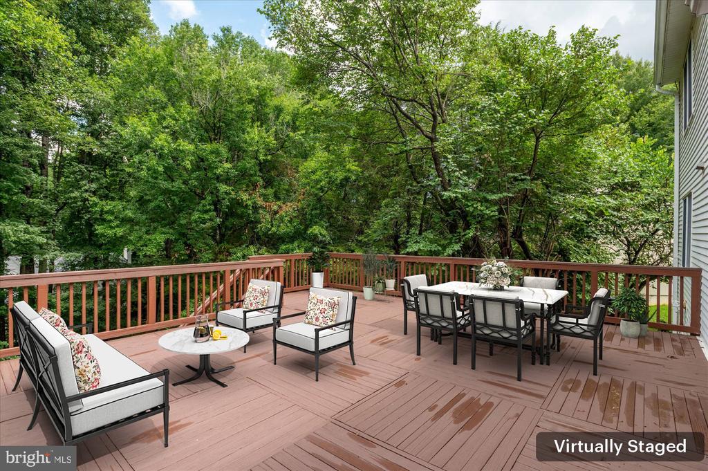 9708 LOCUST HILL DRIVE