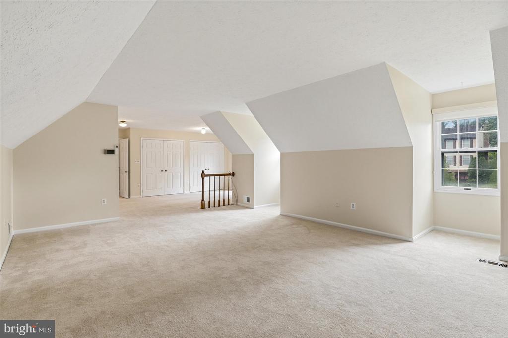 9708 LOCUST HILL DRIVE
