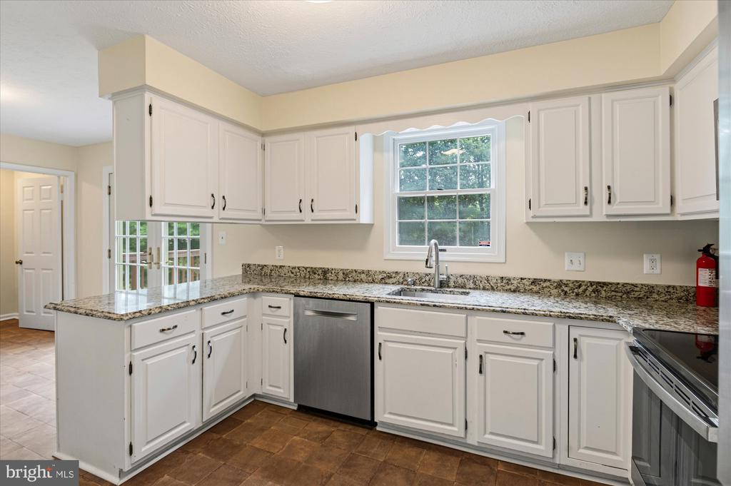 9708 LOCUST HILL DRIVE