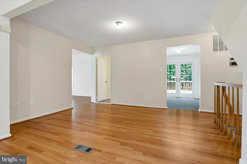 9708 LOCUST HILL DRIVE