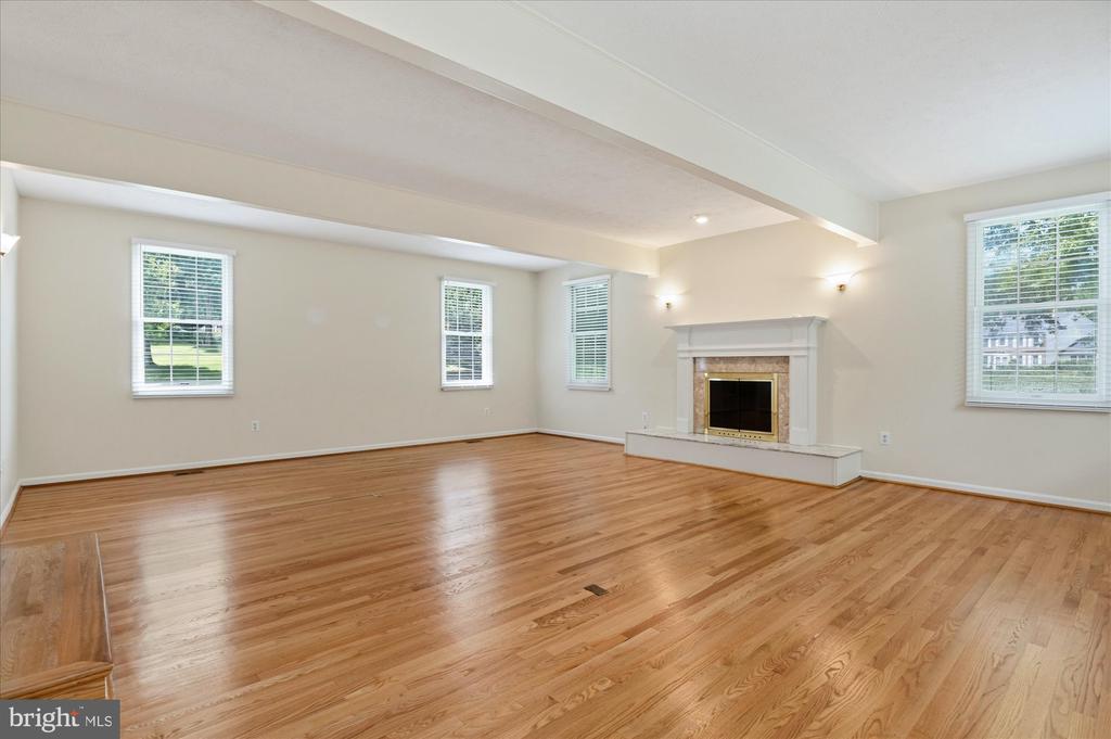 9708 LOCUST HILL DRIVE