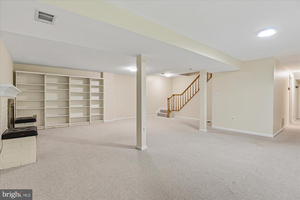9708 LOCUST HILL DRIVE