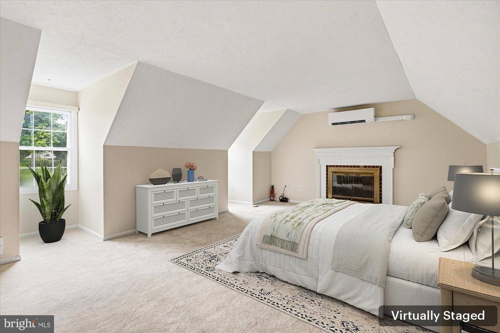 9708 LOCUST HILL DRIVE