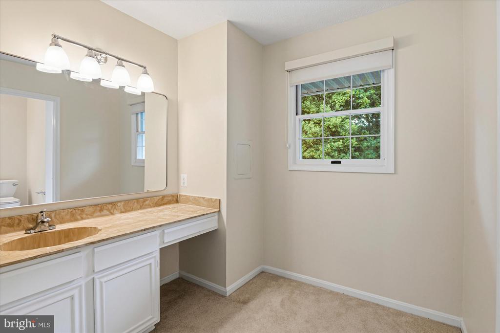 9708 LOCUST HILL DRIVE