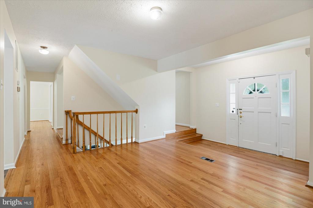 9708 LOCUST HILL DRIVE