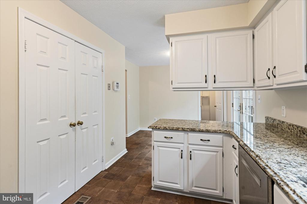 9708 LOCUST HILL DRIVE