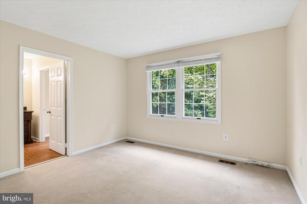 9708 LOCUST HILL DRIVE