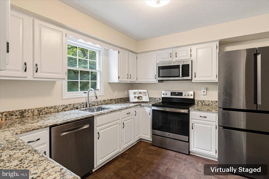 9708 LOCUST HILL DRIVE