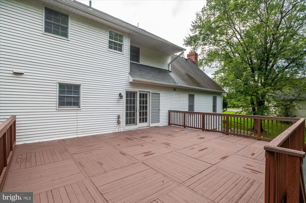 9708 LOCUST HILL DRIVE