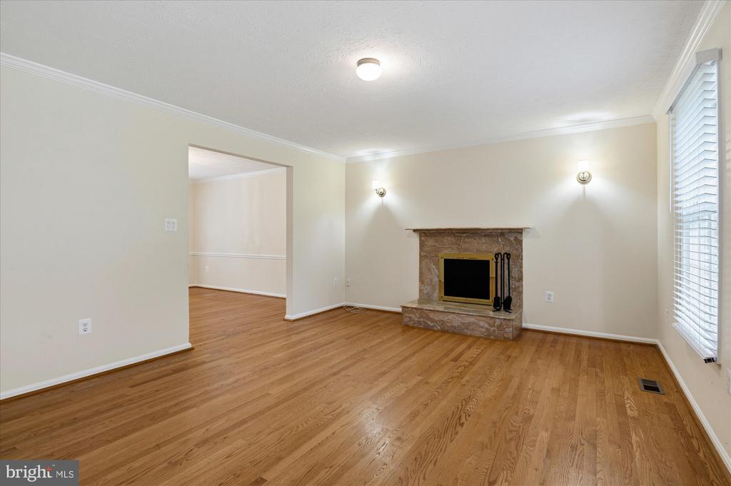 9708 LOCUST HILL DRIVE