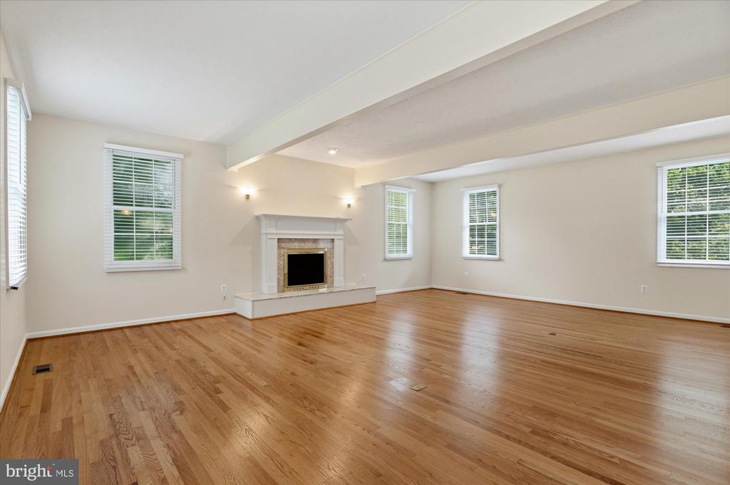 9708 LOCUST HILL DRIVE