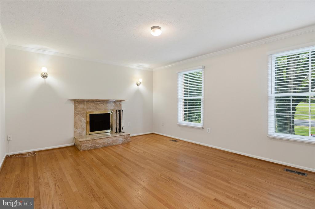 9708 LOCUST HILL DRIVE