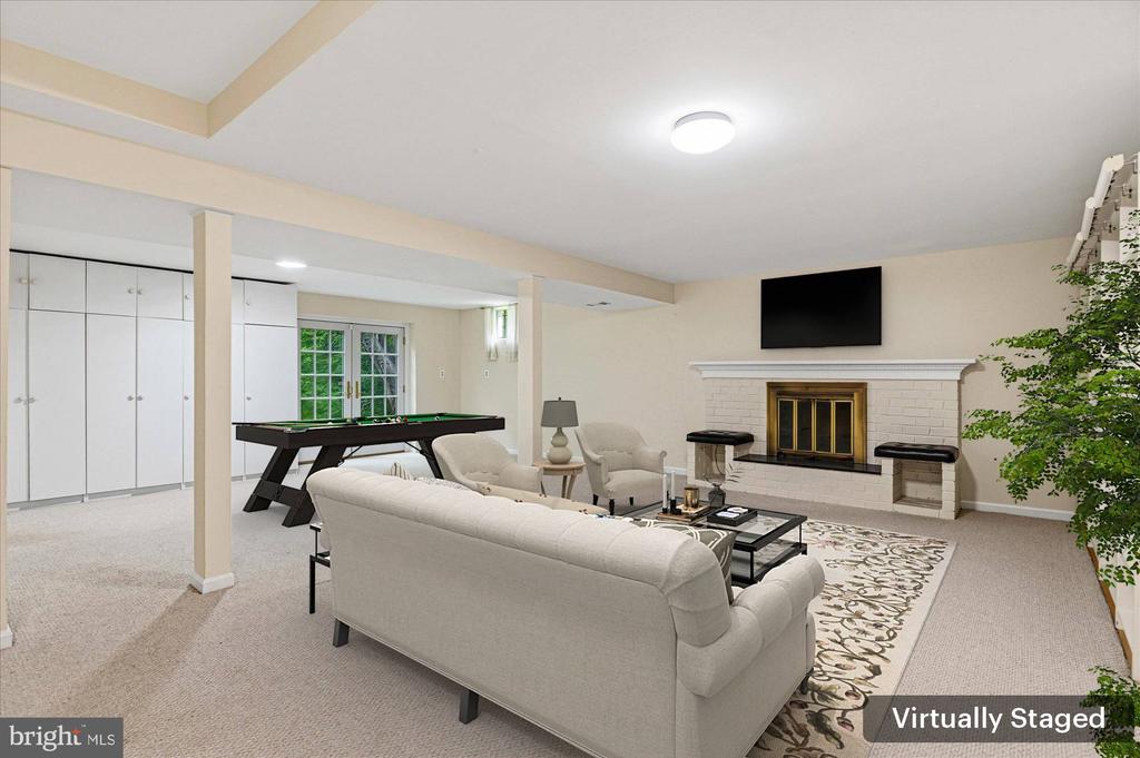 9708 LOCUST HILL DRIVE