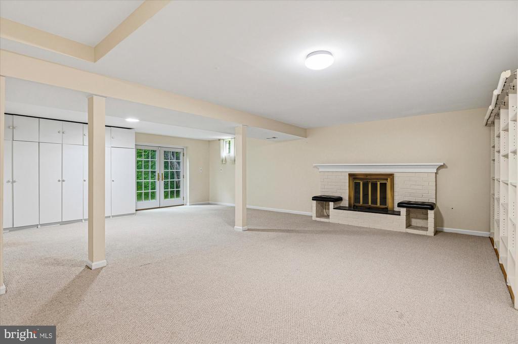 9708 LOCUST HILL DRIVE