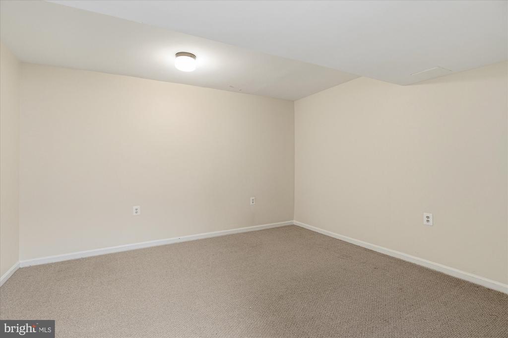 9708 LOCUST HILL DRIVE