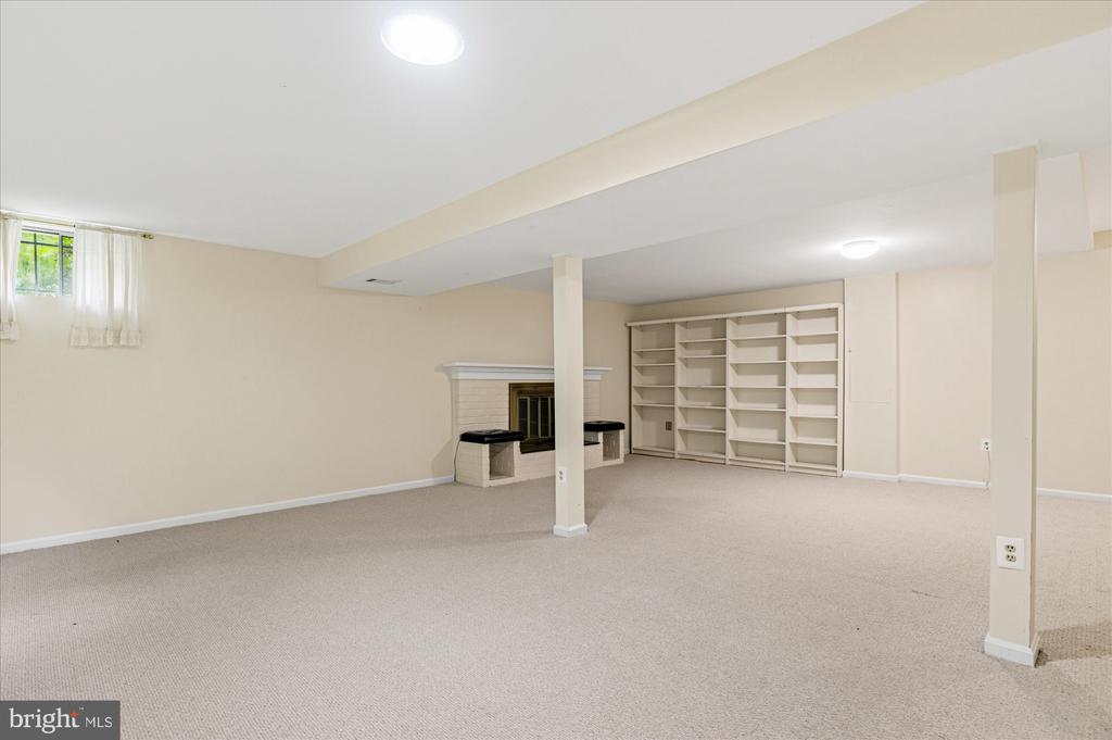 9708 LOCUST HILL DRIVE