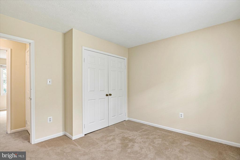 9708 LOCUST HILL DRIVE