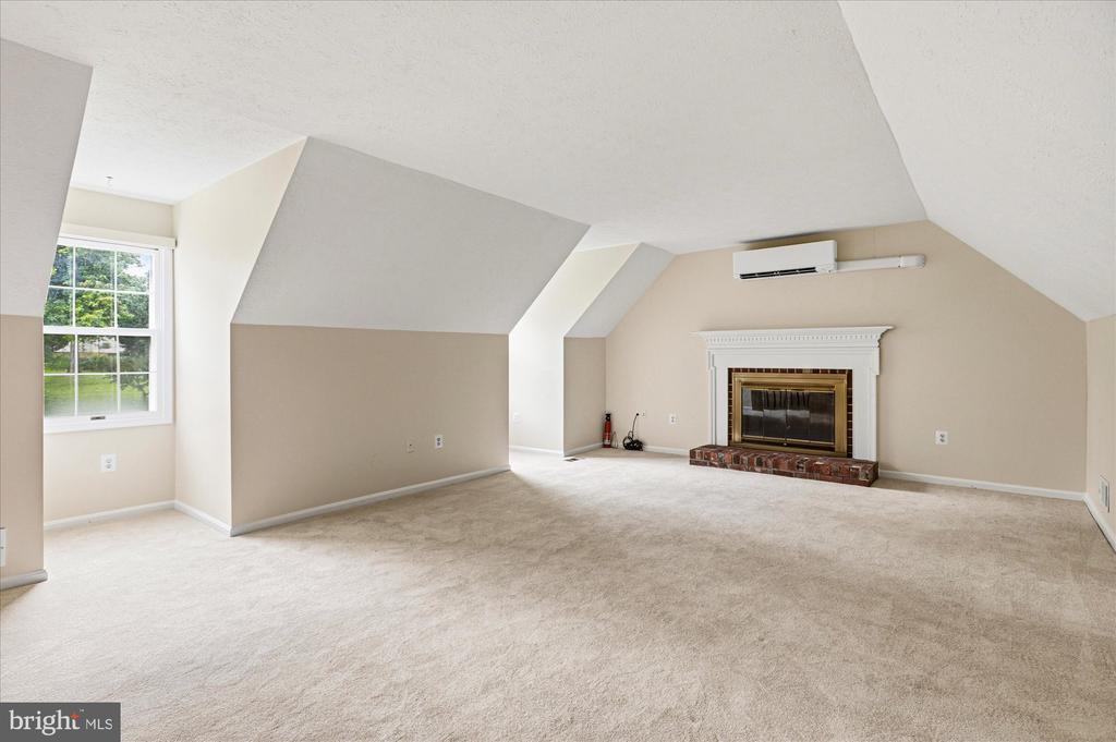 9708 LOCUST HILL DRIVE