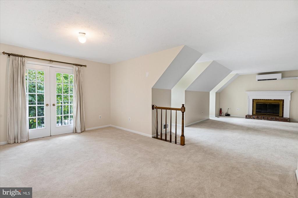 9708 LOCUST HILL DRIVE
