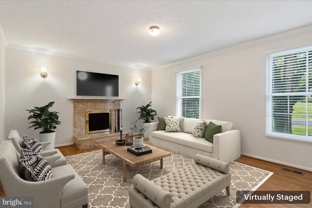 9708 LOCUST HILL DRIVE