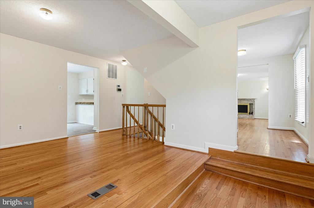 9708 LOCUST HILL DRIVE