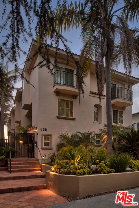 838 17th St Unit: 105