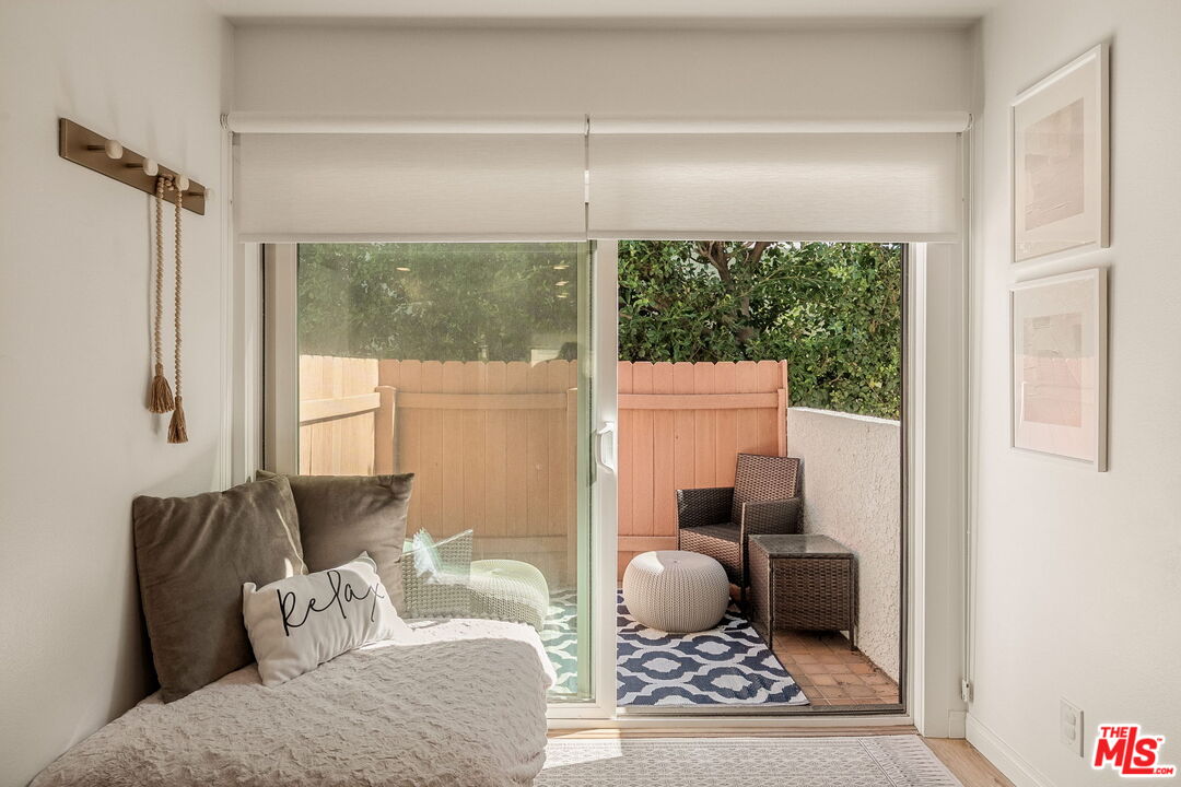 922 Lincoln Blvd Unit: 2