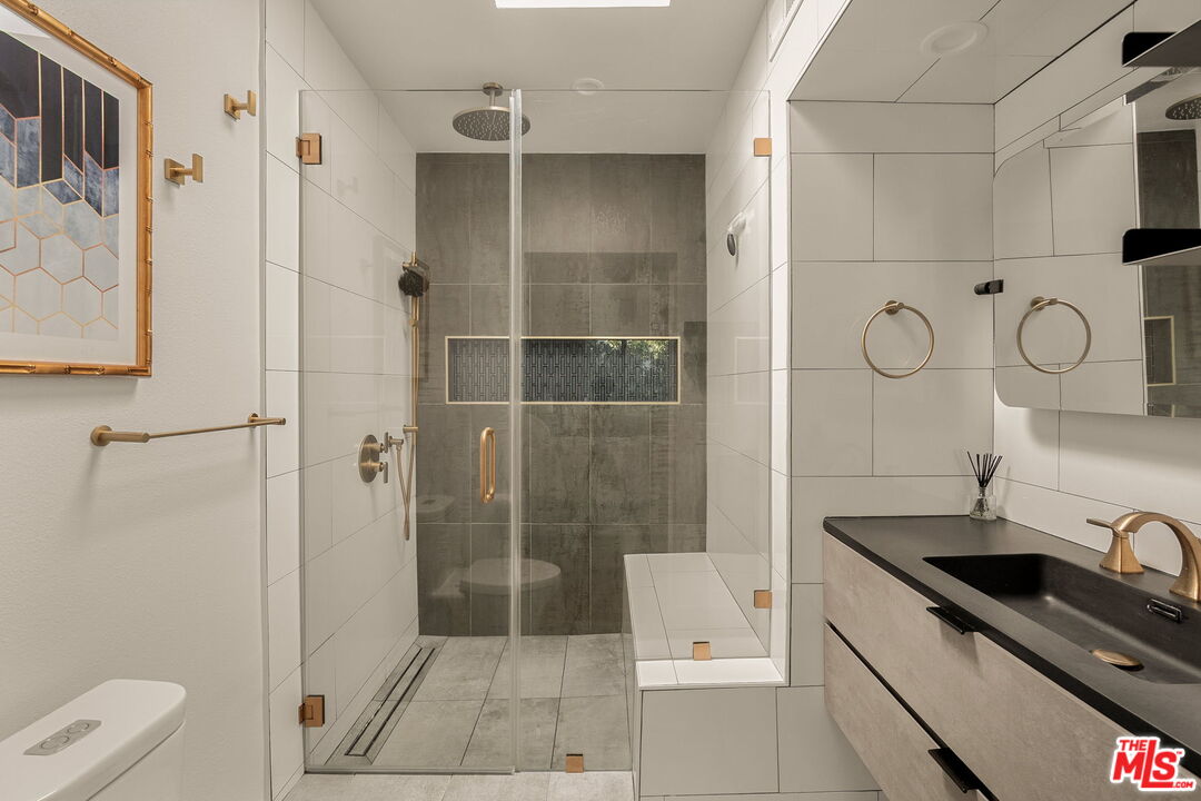 922 Lincoln Blvd Unit: 2