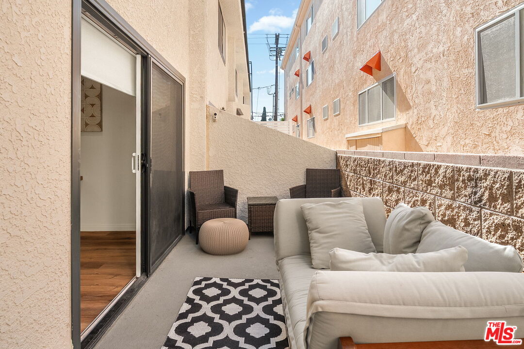 922 Lincoln Blvd Unit: 2